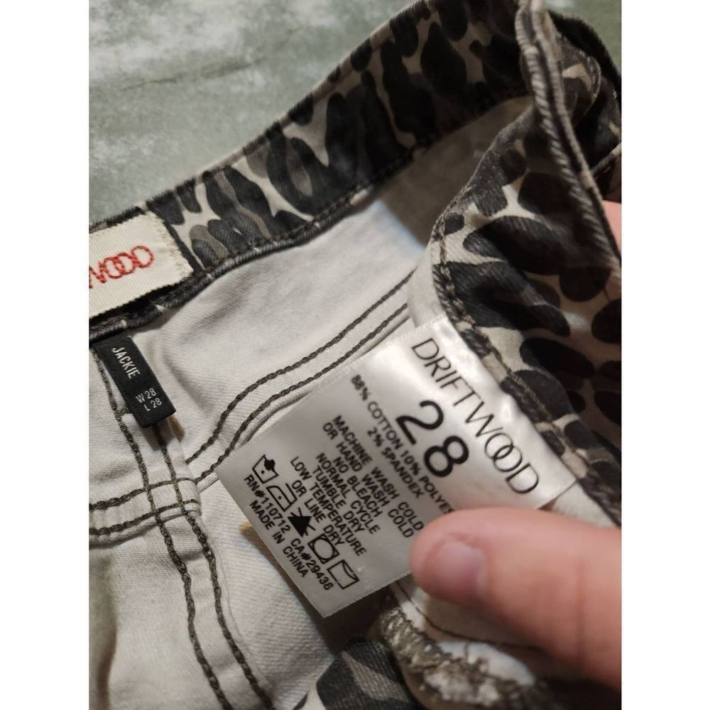 DRIFTWOOD Jackie Skinny Ankle Jeans in Blk/Grey Animal Print sz 28x28 - Picture 5 of 5